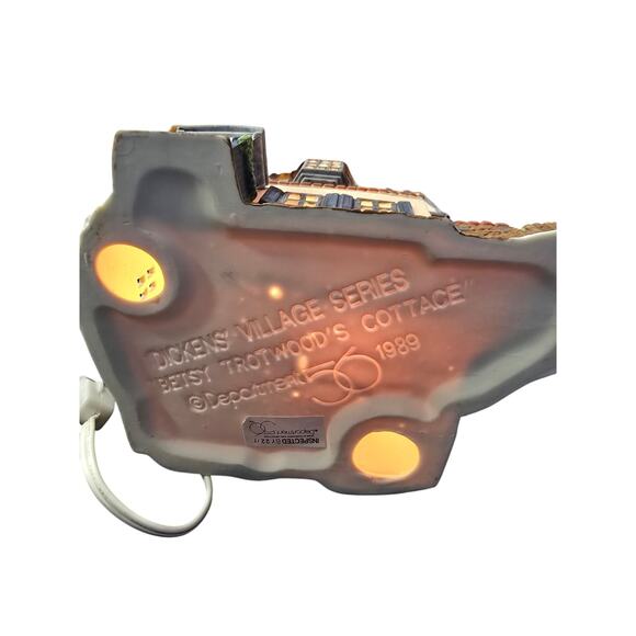 Dept 56 Dickens Village Series Betsy‎ Trotwood's Cottage 1989 Heritage #5550-6 - Picture 5 of 9